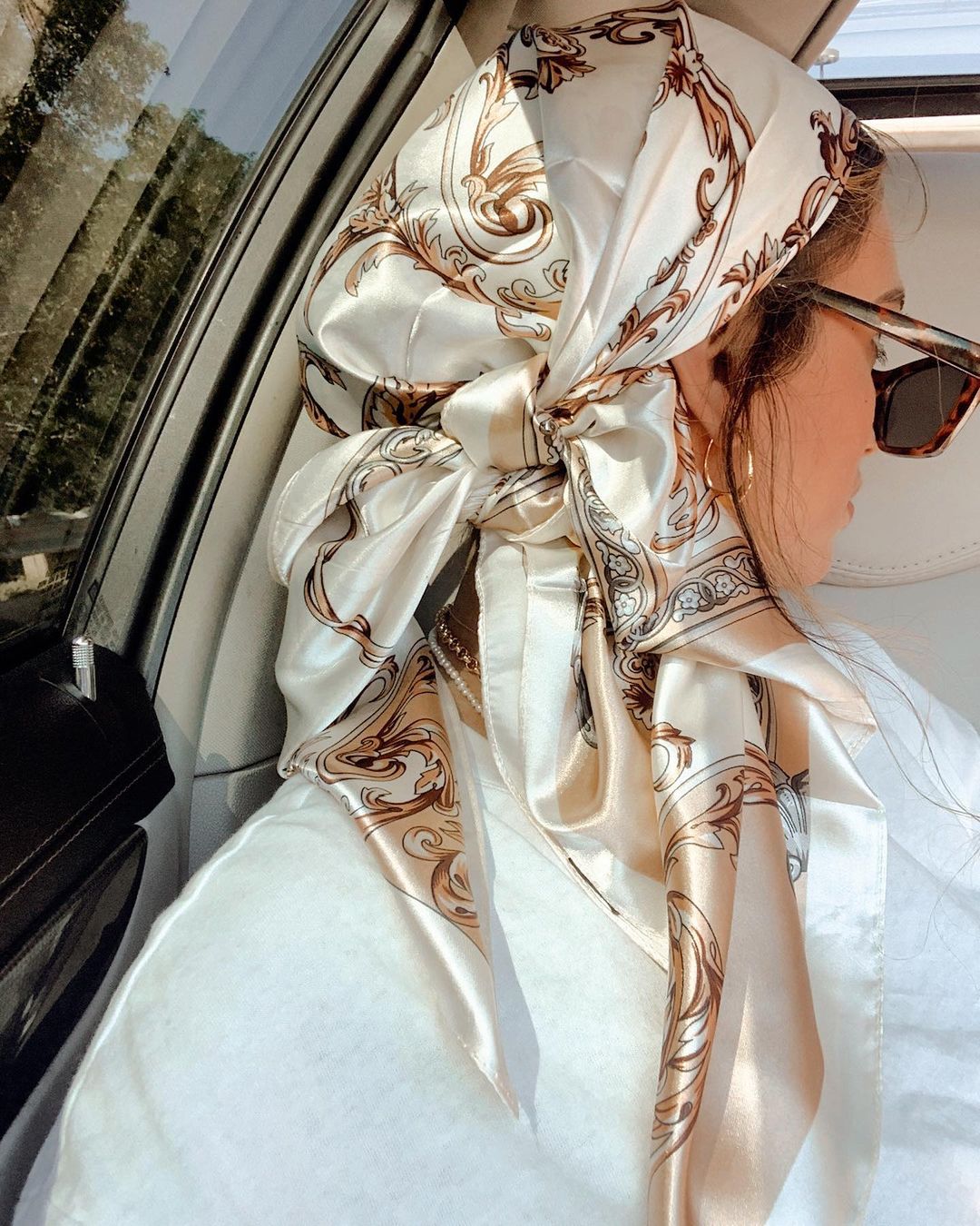 Satynowy kwadratowy szalik dam – Face Scarf Mask recenzja i cena